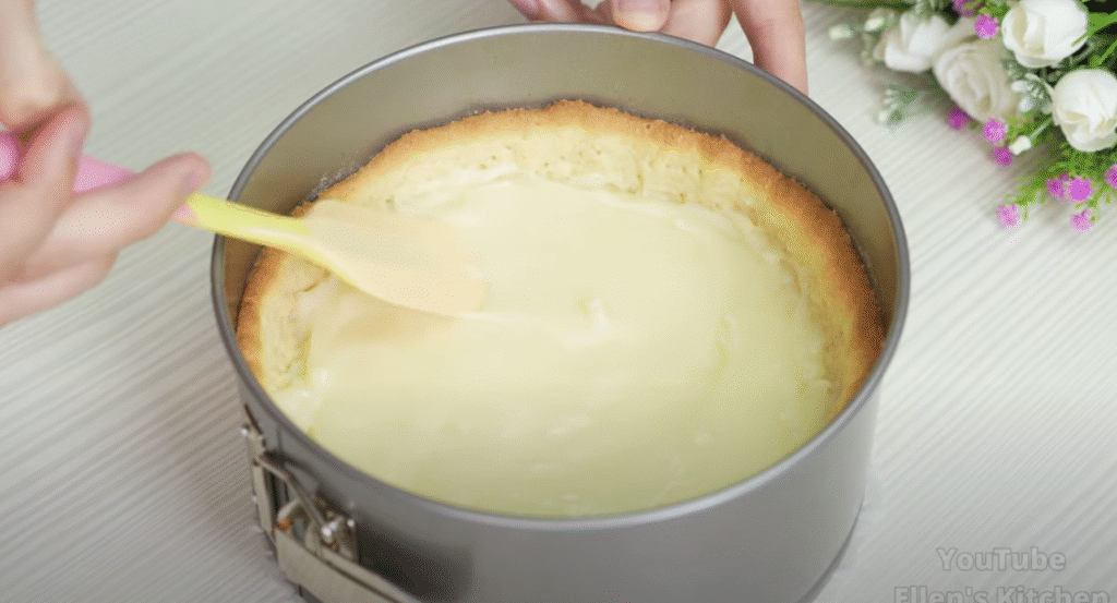 Lehký broskvový koláč s vanilkovým krémem a ovocným želé - lehké pohlazení na duši