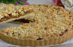 Drobenkový koláč s karamelizovanými jablky a skořicí – babiččin recept na podzimní dezert Voňavý drobenkový koláč s karamelizovanými jablky a skořicí – ideální ke kávě či šálku horkého čaje