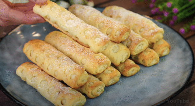 Cukrové rolky z tvarohového těsta s vanilkovou vůní, které se doslova rozplývají na jazyku Cukrové rolky z tvarohového těsta s vanilkovou vůní, které se doslova rozplývají na jazyku