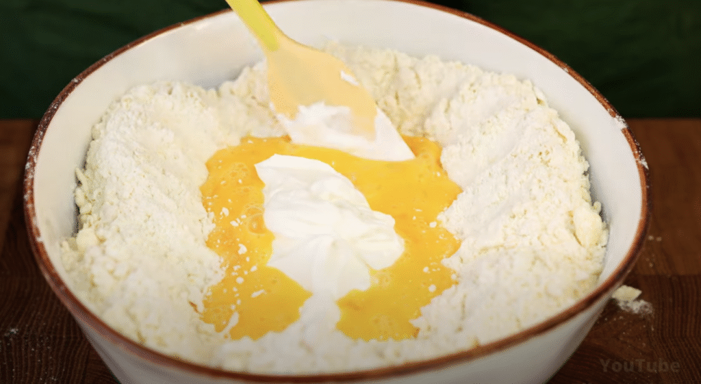 Jemný drobenkový koláč s třešňemi – ovocná klasika s vůní domova