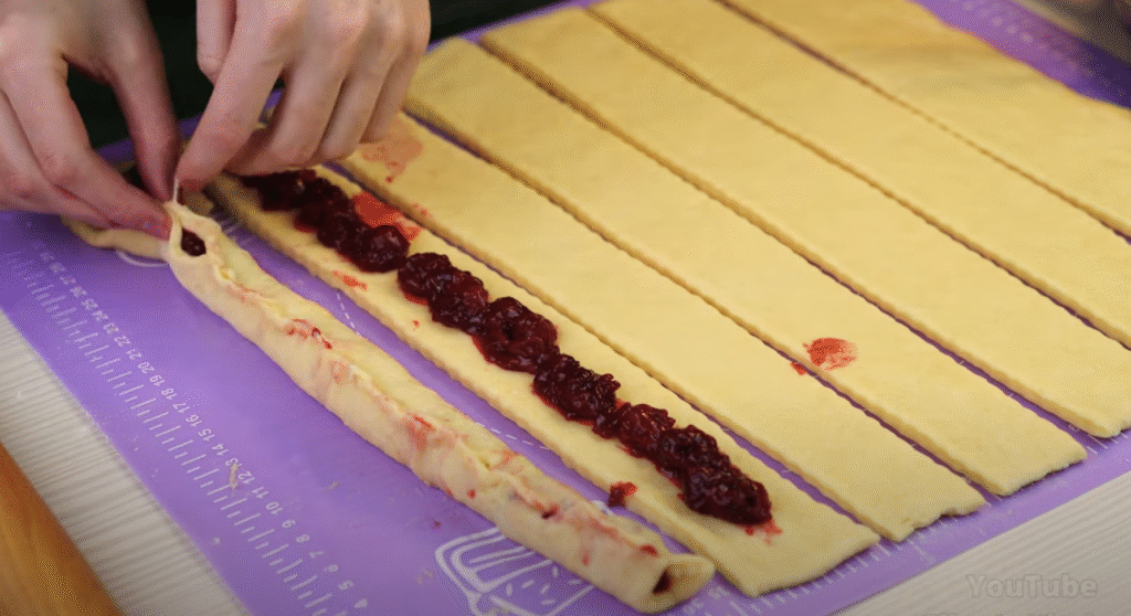 Jemný drobenkový koláč s třešňemi – ovocná klasika s vůní domova