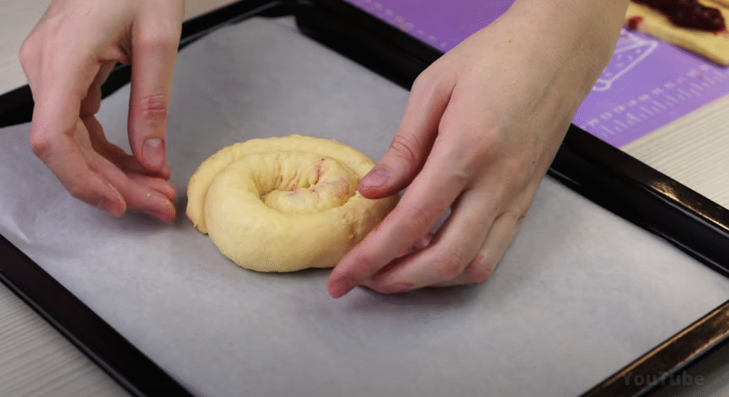 Jemný drobenkový koláč s třešňemi – ovocná klasika s vůní domova
