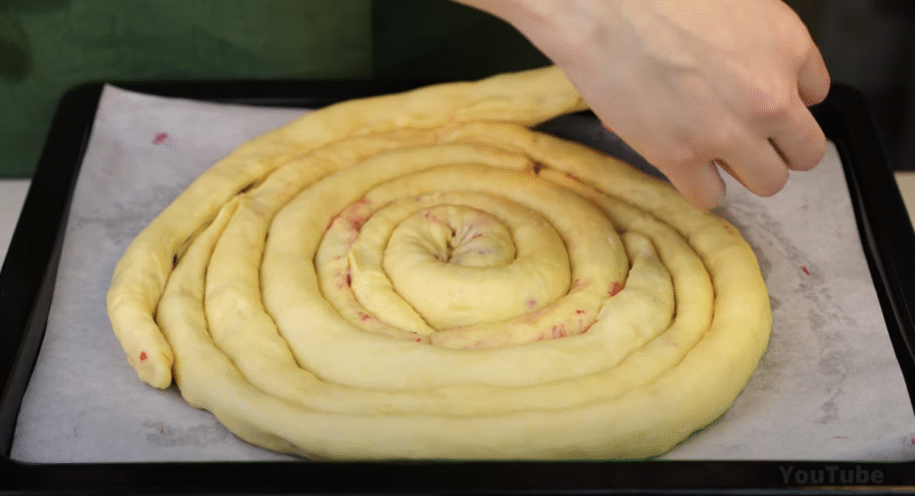 Jemný drobenkový koláč s třešňemi – ovocná klasika s vůní domova