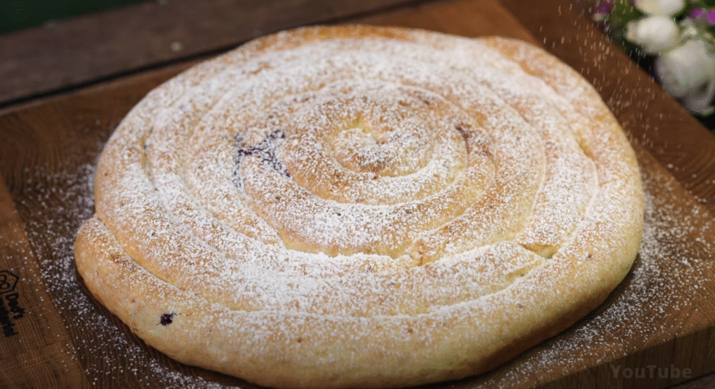 Jemný drobenkový koláč s třešňemi – ovocná klasika s vůní domova