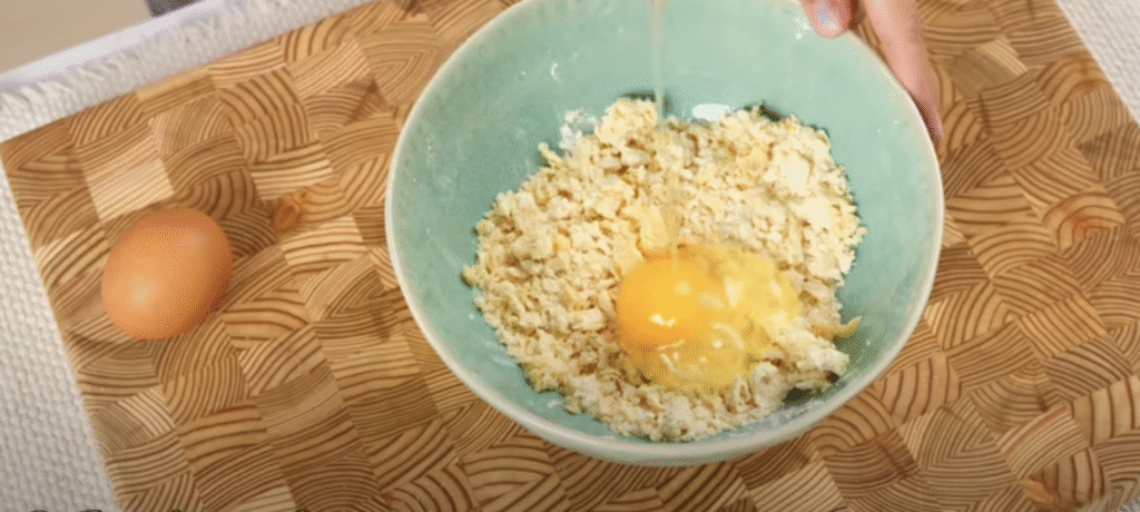 Slaný sýrový koláč s mletým hovězím – jednoduchý cheeseburger pie pro celou rodinu