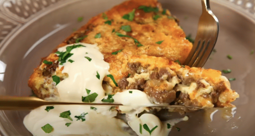 Slaný sýrový koláč s mletým hovězím – jednoduchý cheeseburger pie pro celou rodinu