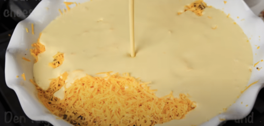 Slaný sýrový koláč s mletým hovězím – jednoduchý cheeseburger pie pro celou rodinu