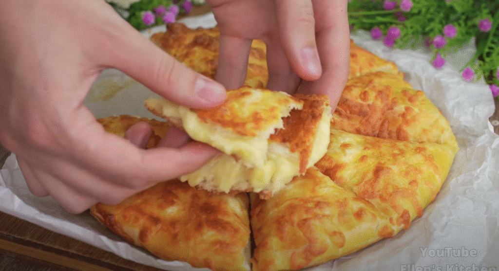 Kynuté bramborové placky s jemně rozpuštěnou mozzarellou – lahodná pochoutka plná chutí