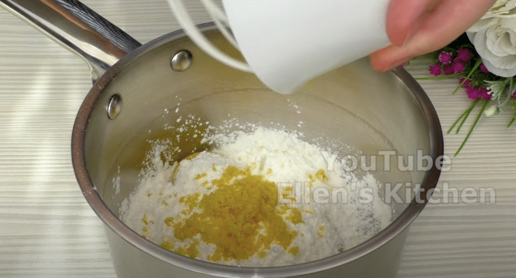 Vzdušné máslové briošky s citronovým krémem a křupavými mandlemi