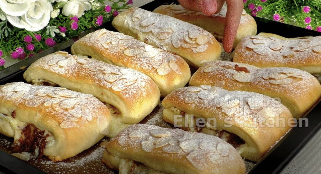 Vzdušné máslové briošky s citronovým krémem a křupavými mandlemi