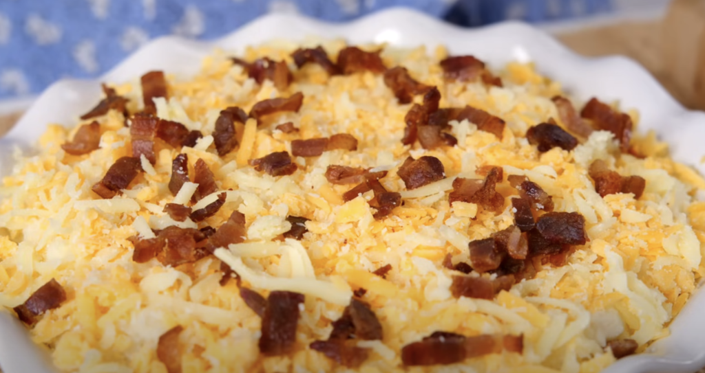 Zapečená bramborová kaše se třemi sýry a křupavou slaninou - sytý pokrm pro celou rodinu