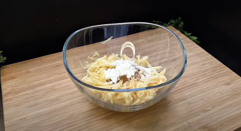 Voňavé zlatavé šneky plné jablek a skořice okouzlí svou jemností v každém soustu – nejlépe chutnají se šálkem hořkého čaje