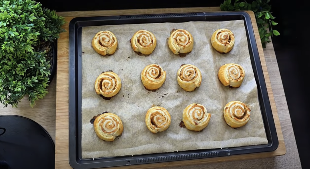 Voňavé jablečné šneky z listového těsta se skořicí – rychlý dezert