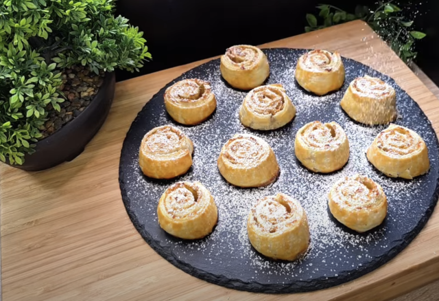 Voňavé jablečné šneky z listového těsta se skořicí – rychlý dezert