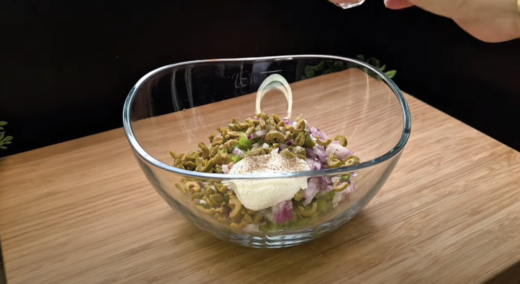 Listové tuňákové trojúhelníčky s olivami a sezamem – rychlá a lahodná pochoutka pro každou příležitost