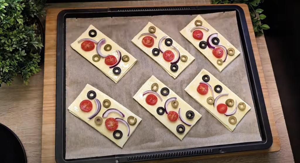 Listové taštičky plněné smetanovým sýrem, salátem, šunkou, sýrem a zeleninou - křupavé občerstvení plné chutí