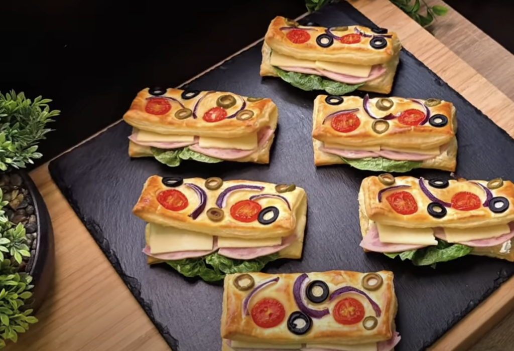 Listové taštičky plněné smetanovým sýrem, salátem, šunkou, sýrem a zeleninou - křupavé občerstvení plné chutí