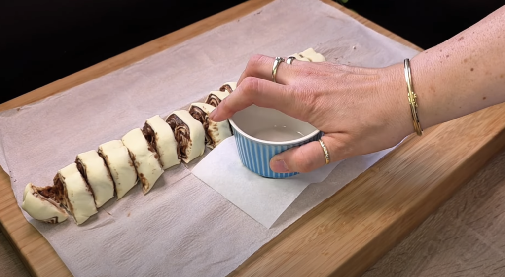 Křupaví motýlci z listového těsta s Nutellou – snadný a rychlý sladký dezert