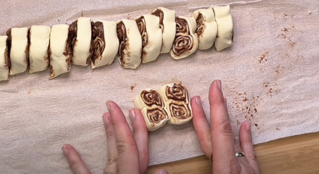 Křupaví motýlci z listového těsta s Nutellou – snadný a rychlý sladký dezert