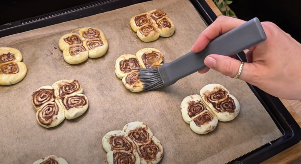 Křupaví motýlci z listového těsta s Nutellou – snadný a rychlý sladký dezert