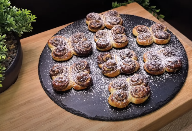 Křupaví motýlci z listového těsta s Nutellou – snadný a rychlý sladký dezert