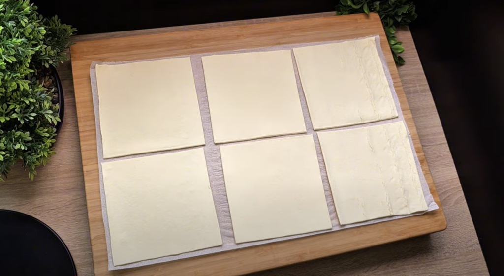 Sýrovo-salámové žemličky z listového těsta – rychlé a chutné slané pohoštění