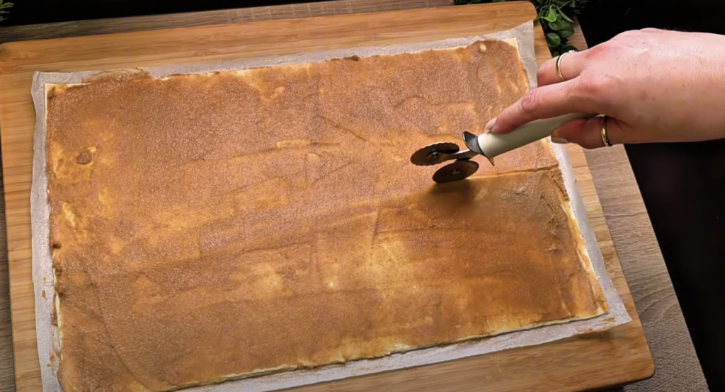 Skořicové růžičky z listového těsta – krok přípravy