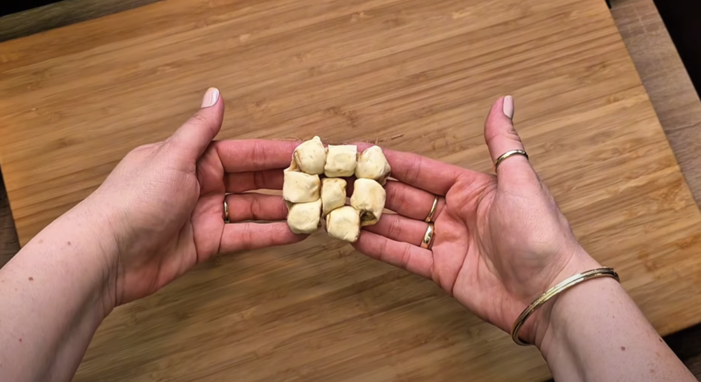 Něžné skořicové růžičky z listového těsta – rychlý a voňavý dezert