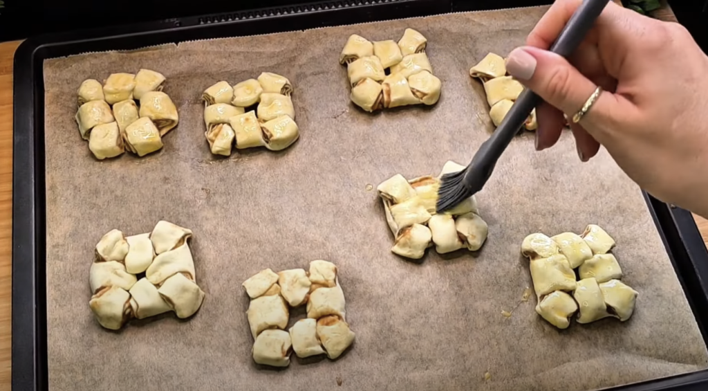 Něžné skořicové růžičky z listového těsta – rychlý a voňavý dezert