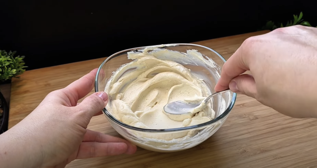 Rychlý třešňový koláč s tvarohovou náplní a máslovou drobenkou