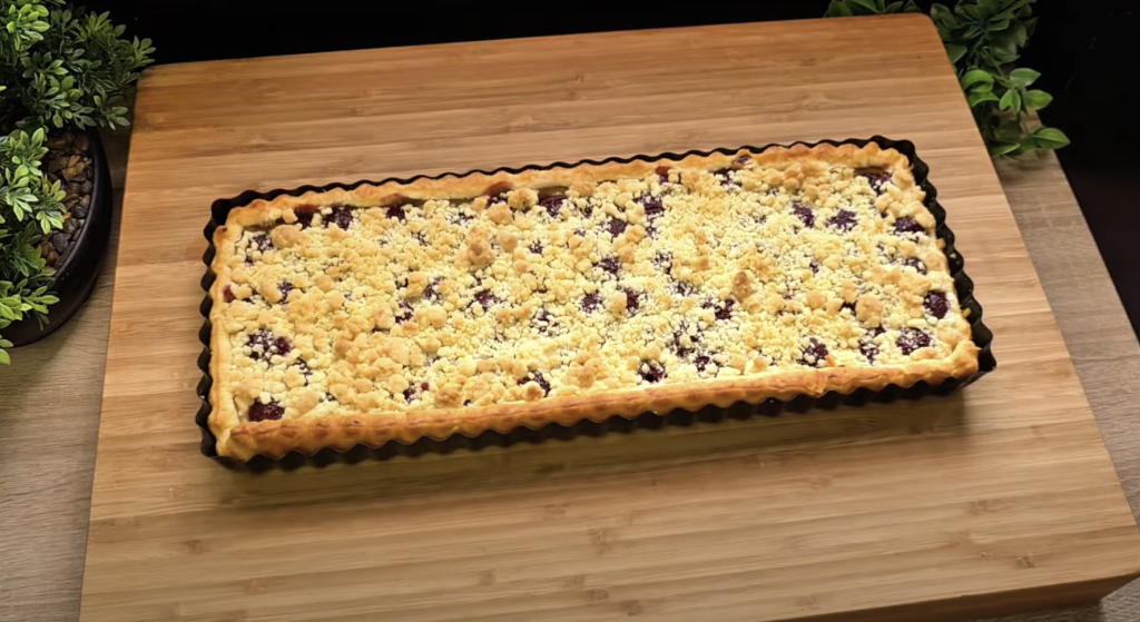 Rychlý třešňový koláč s tvarohovou náplní a máslovou drobenkou