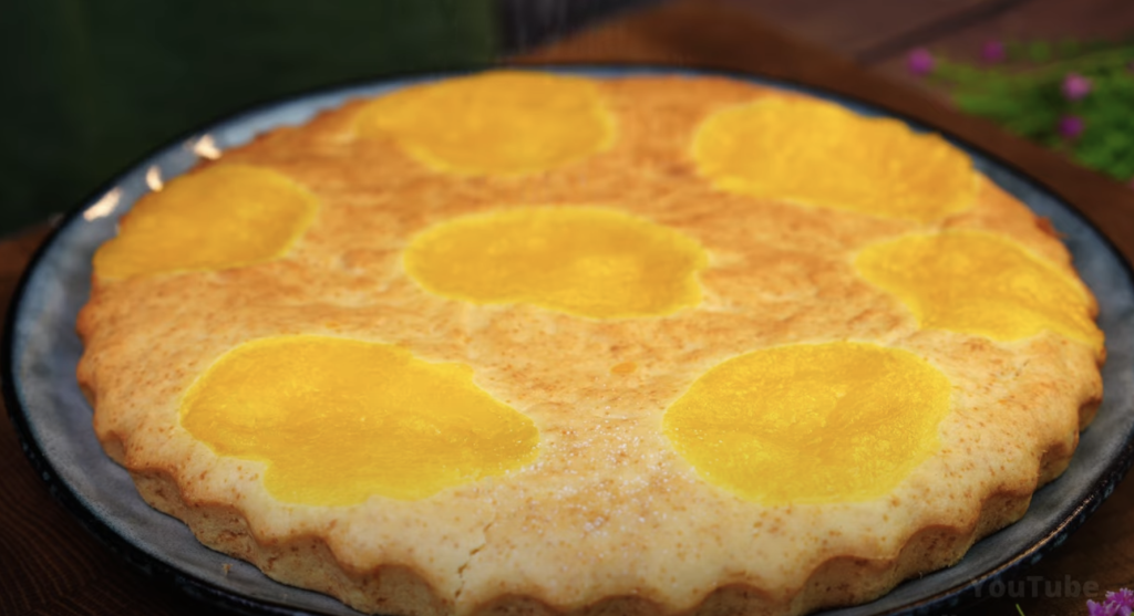 Rychlý citronový koláč s krémem a zakysanou smetanou