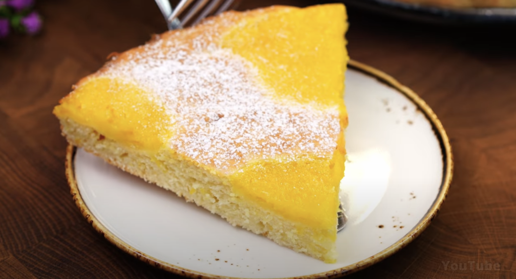 Rychlý citronový koláč s krémem a zakysanou smetanou