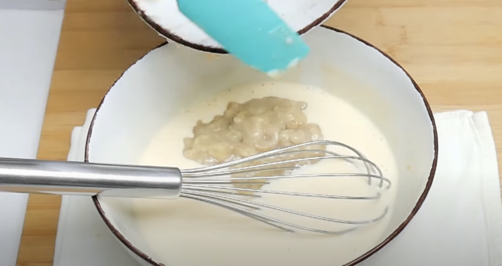 Voňavé banánovo-jogurtové šišky obalené v sladkém skořicovém závoji