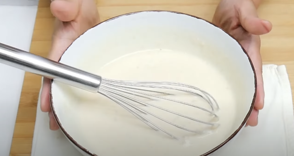 Voňavé banánovo-jogurtové šišky obalené v sladkém skořicovém závoji