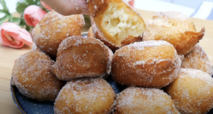 Banánovo-jogurtové šišky (koblihy) smažené dozlatova – vláčné a obalené ve skořicovém cukru