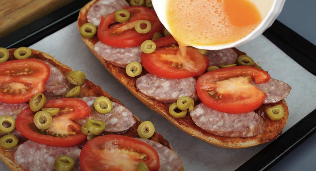 Zapečené bagety se salámem, rajčaty a mozzarellou - recept krok za krokem