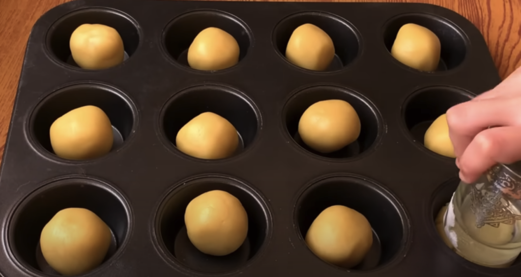 Noblesní košíčky s Nutellou, sněhovým krémem a máslovou drobenkou – malé dezerty plné sladkého překvapení