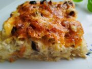 Zapečená vepřová pečeně s bramborami, slaninou a sýrem – oběd z jednoho pekáče