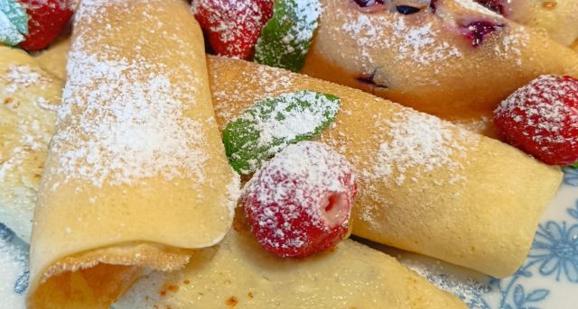 Tvarohové amoletky – vláčné palačinky s ovocem nebo Nutellou