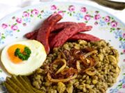 Kyselá čočka na cibulce – tradiční český recept se zálivkou z octa a cibulové jíšky