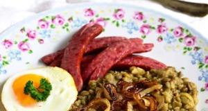 Kyselá čočka na cibulce – tradiční český recept se zálivkou z octa a cibulové jíšky Kyselá čočka na cibulce – tradiční český recept se zálivkou z octa a cibulové jíšky