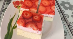 Jahodové řezy se želatinou: Recept na krémový a svěží dezert