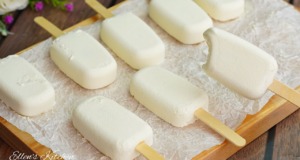 Domácí smetanové nanuky s kondenzovaným mlékem: Jen 2 ingredience a žádný zmrzlinovač Domácí smetanové nanuky s kondenzovaným mlékem: Jen 2 ingredience a žádný zmrzlinovač