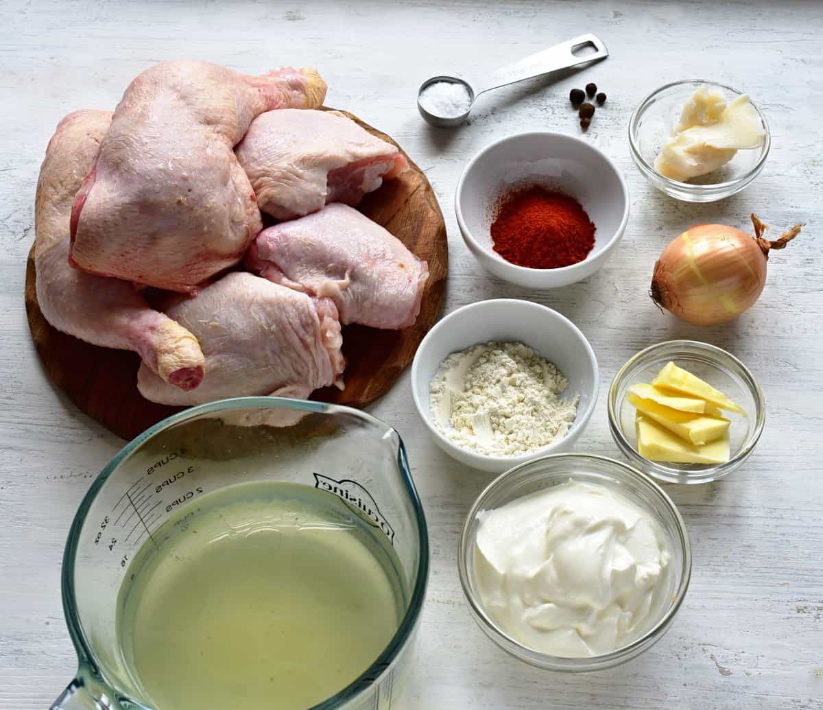 Maďarské kuře na paprice ve smetanové omáčce – šťavnatý recept jako od babičky