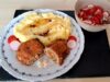 Pašerácký řízek s bramborovou kaší a rajčatovo-ředkvičkovým salátem