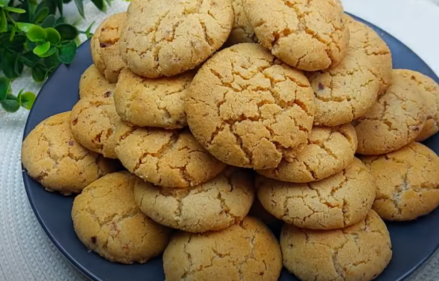 Máslové sušenky s mandlemi a skořicí – křehké a voňavé domácí potěšení Máslové sušenky s mandlemi a skořicí – křehké a voňavé domácí potěšení