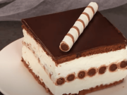 Nepečený oplatkový smetanový dort s mascarpone a čokoládovou polevou