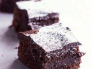 Jednoduché čokoládové brownies z hořké čokolády