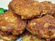 Vyzkoušejte tyto sedlácké řízky z cibule a brambor: Levný recept, který chutná i bez masa Smažené cibulové řízky (placičky